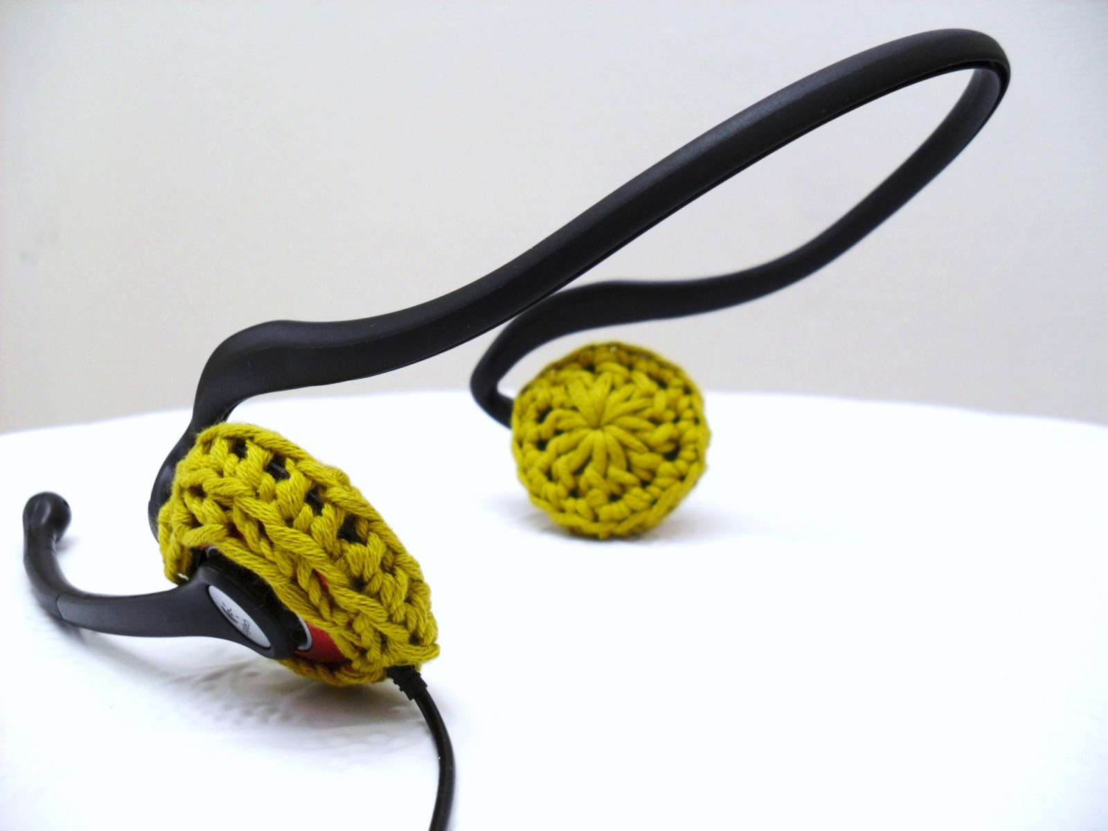 DIY ear cushions for headphone / Crochet pattern