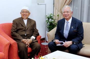 PEMIKIR POLITIK JERANTUT: HARUSSANI SOKONG PENUBUHAN JATI!! NIK AZIZ??