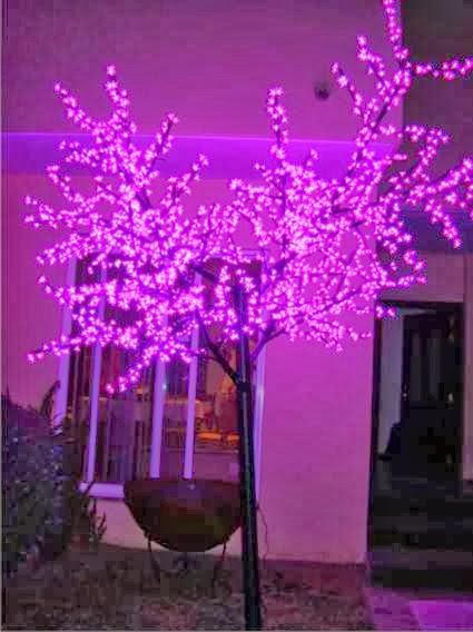 Marzua: Decoración con árboles de leds en Navidad