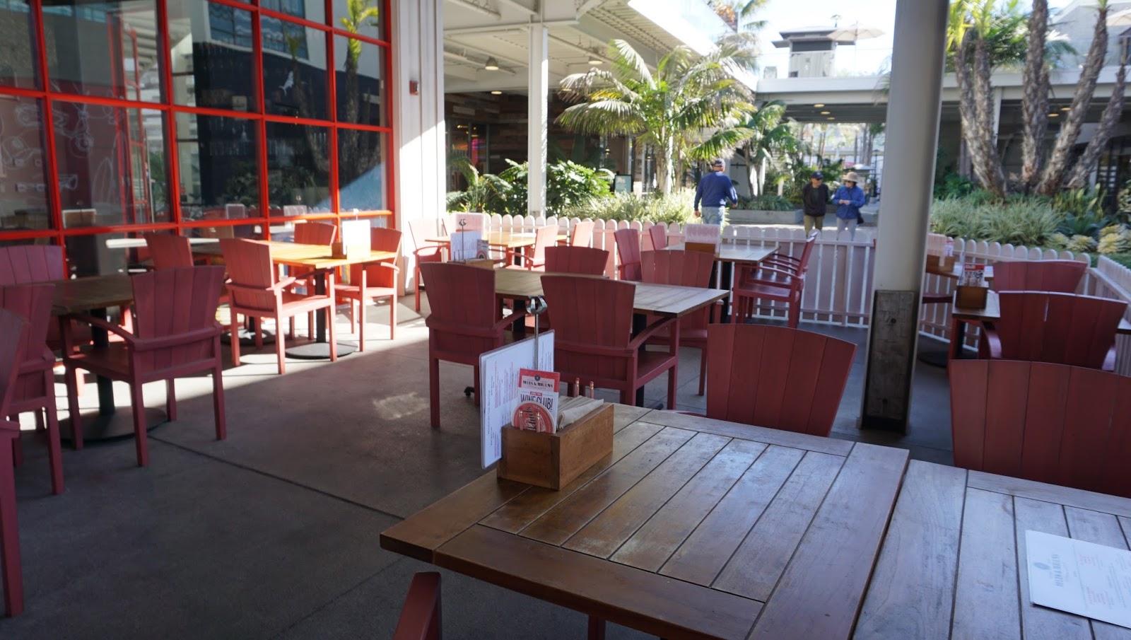 Ways and Means Oyster House Hosted A Successful Oyster Shucking Contest