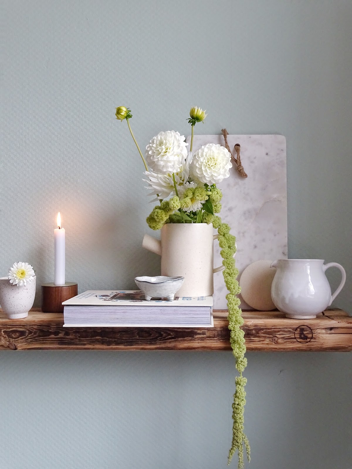 Küchen-Makeover mit neuer Wandfarbe in Mint + Styling-Ideen für Regale + Deko-Ideen mit Dahlien und einem Altholzregal - www.mammilade.blogspot.de Küchen-Makeover mit neuer Wandfarbe in Mint + Styling-Ideen für Regale + Deko-Ideen mit Dahlien und einem Altholzregal - www.mammilade.blogspot.de