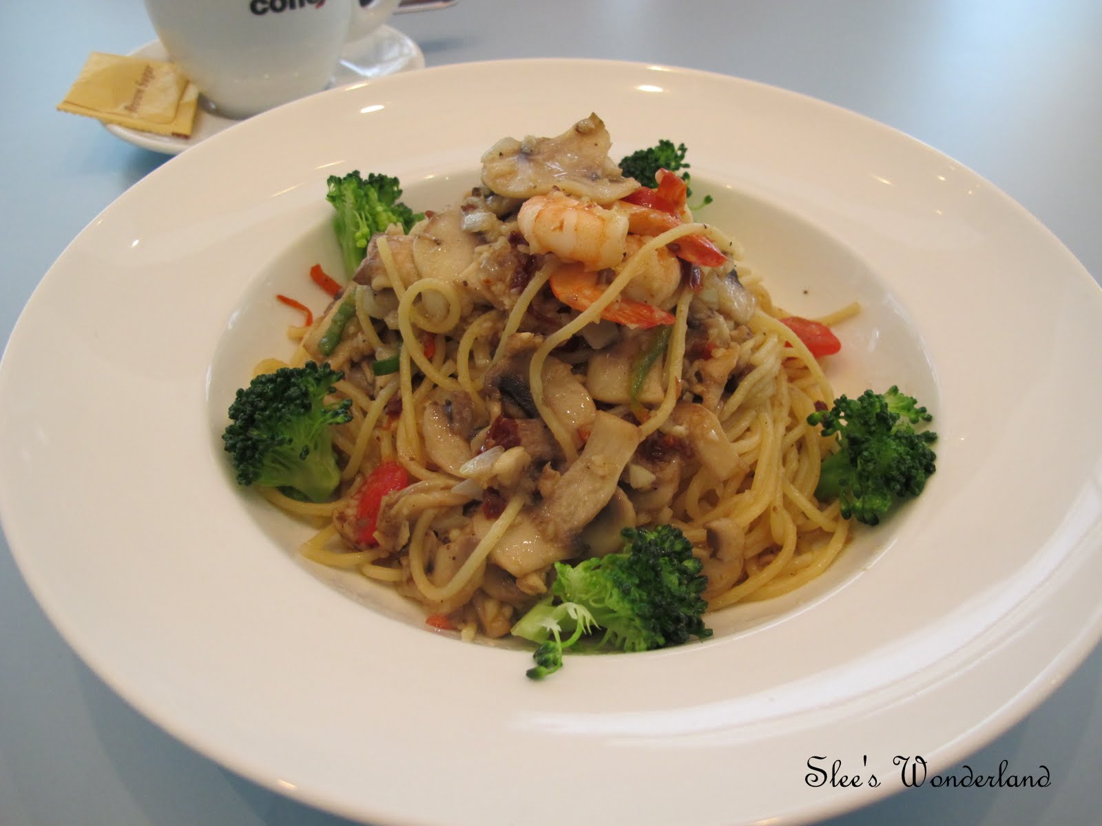 Slee's Wonderland Marmalade cafe Publika