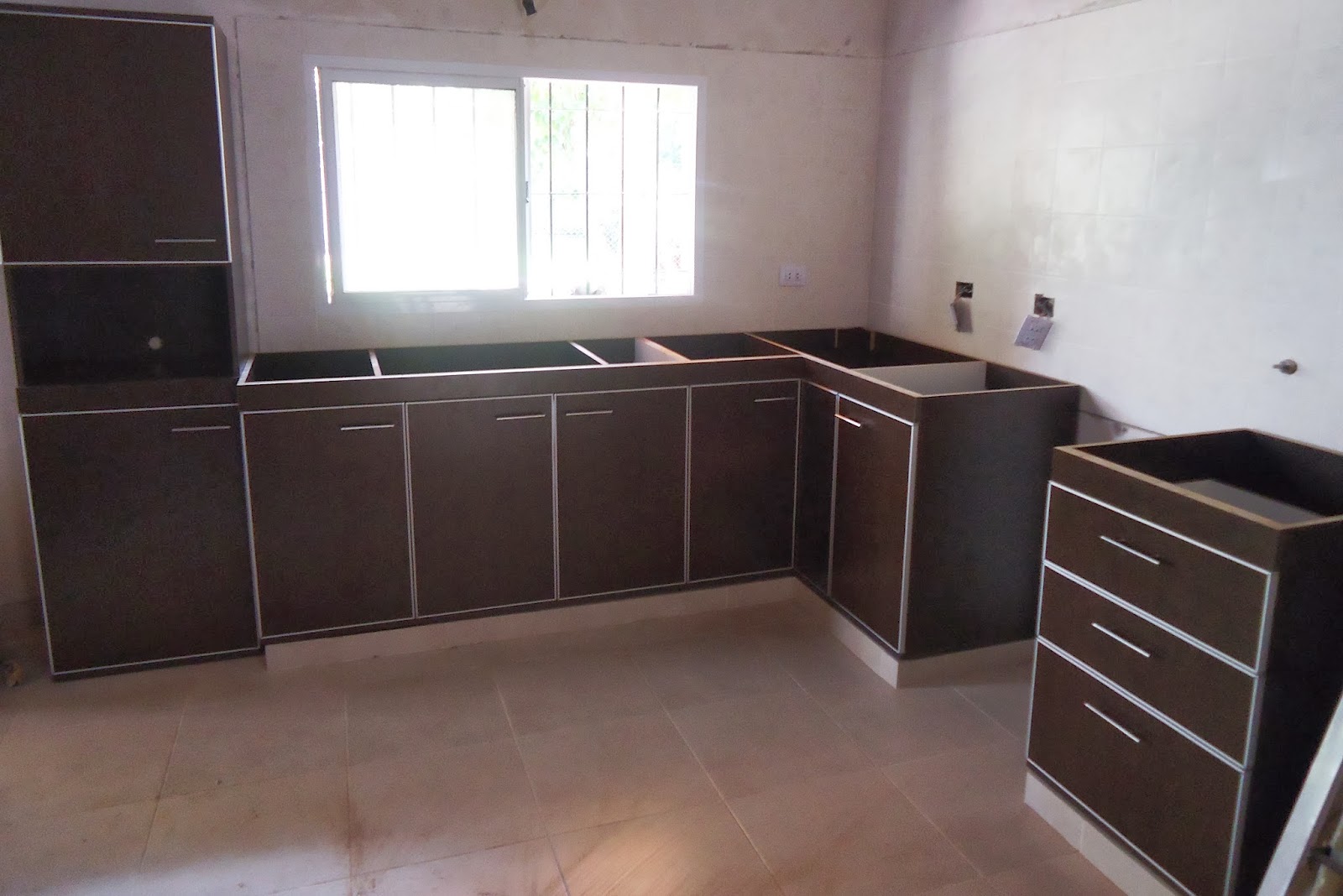 El Detalle, muebles diseñados a medida: Bajo mesada en L en sauce viejo