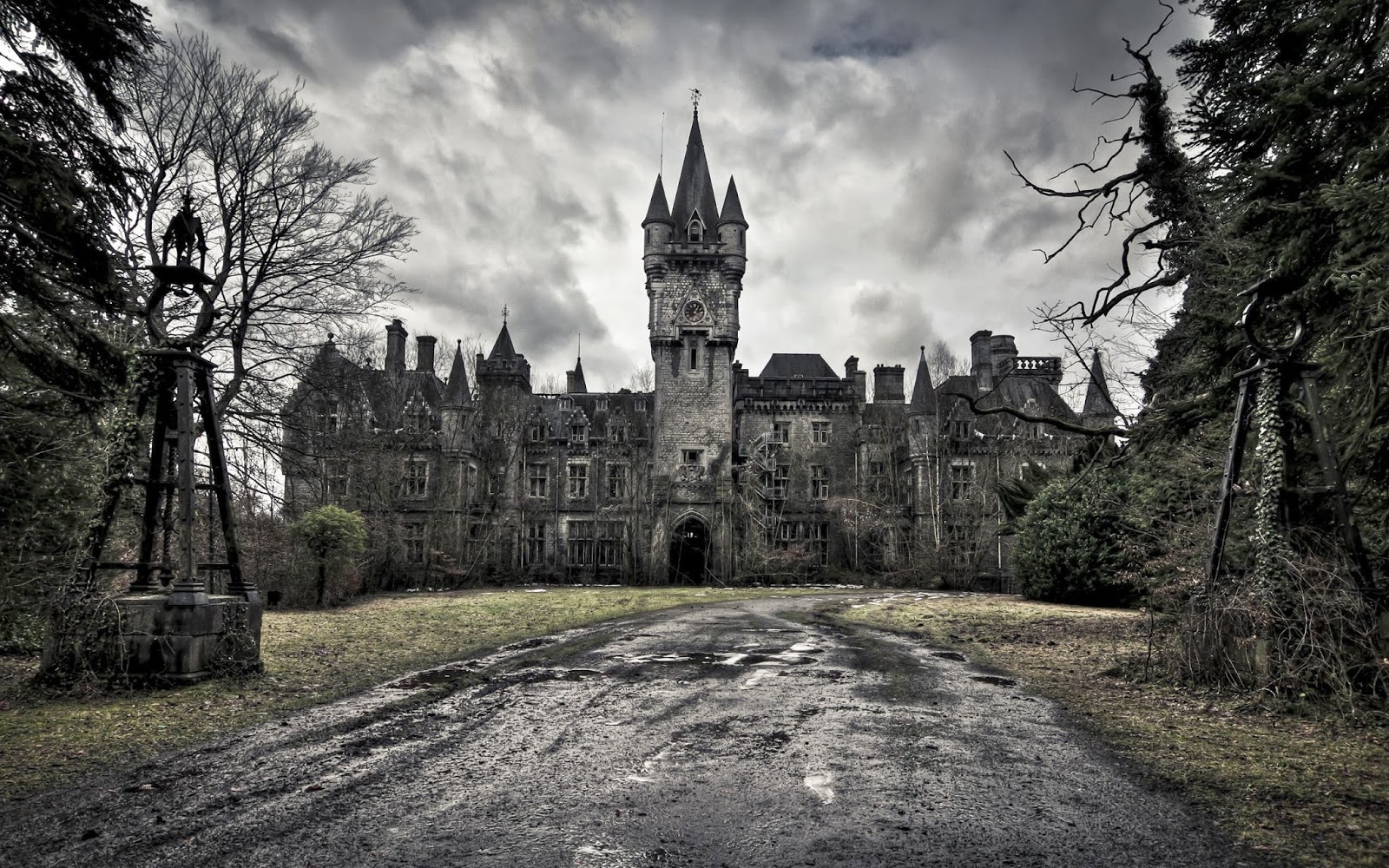 evil-scary-castle.jpg
