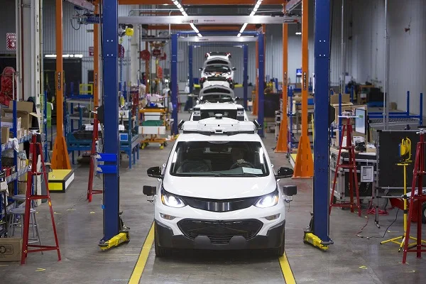 General Motors cierra ocho plantas de producción