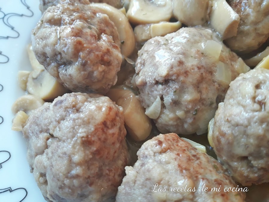 Albóndigas de pavo con champiñones y vino dulce