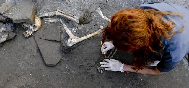 Five skeletons found at Pompeii