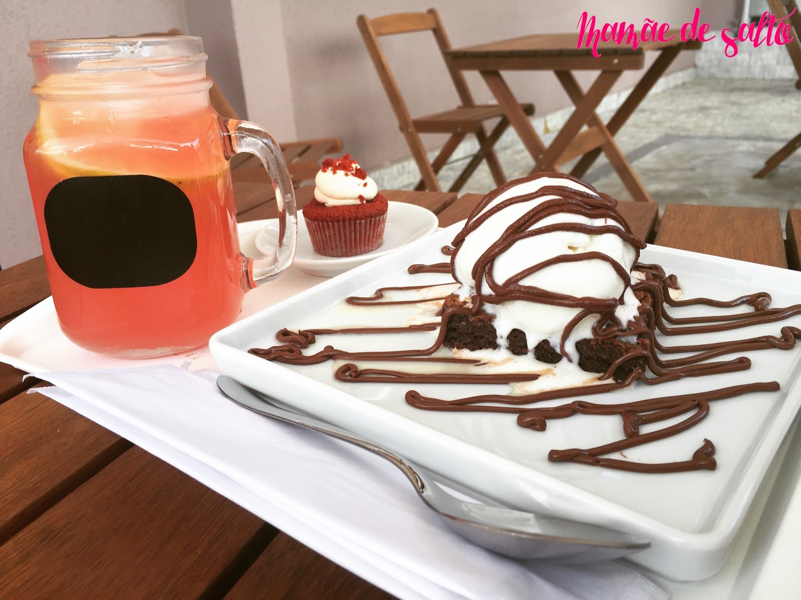 pink lemonade, cupcake red velvet, brownie nutella com sorvete Sugar Bakery Curitiba/PR ... blog Mamãe de Salto