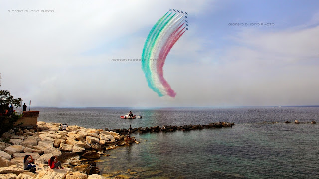 Frecce Tricolori a Ischia, Pattuglia Acrobatica Nazionale, Aereonautica Militare Ischia, Aermacchi MB-339, Foto Ischia, Elicottero AB-212, 