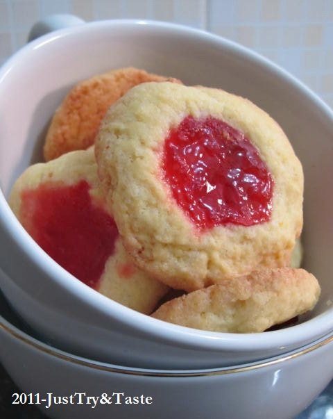 Resep Thumbprint Cookies dengan Selai Strawberry