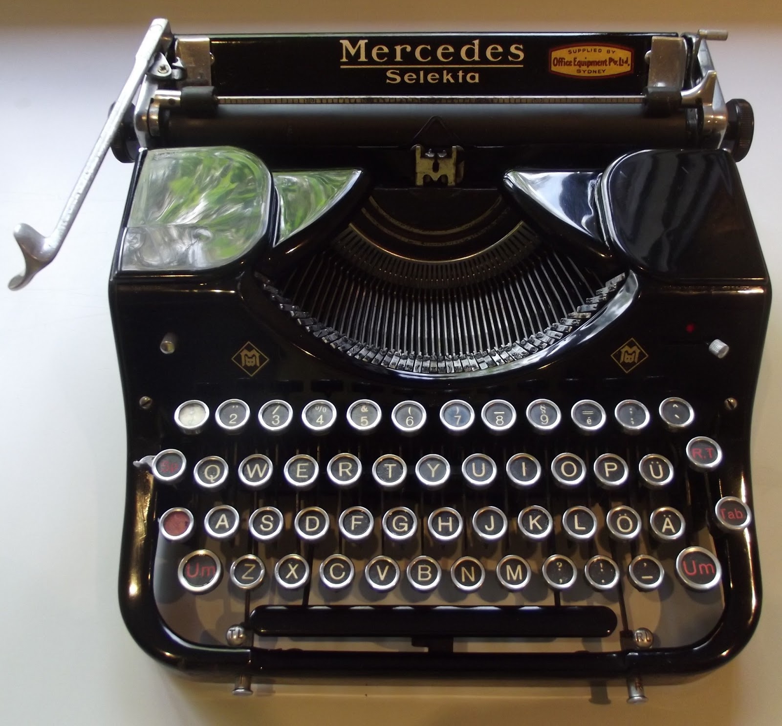 oz.Typewriter Mercedes Selekta Portable Typewriter