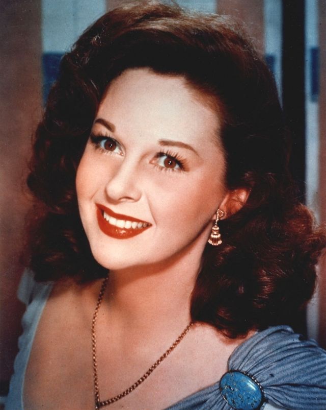 48 Glamorous Color Photos of Susan Hayward in the 1940s and 1950s ...