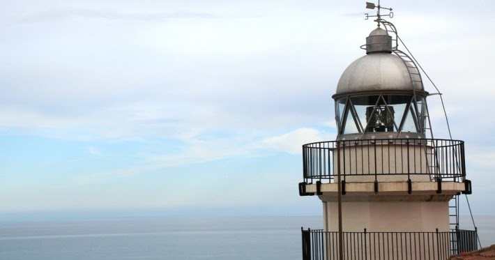 MIL Y UNA HISTORIAS Faro de Peñíscola Castellón