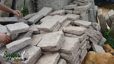 Pedra folheta com vários tamanhos para construção de escada de pedra.