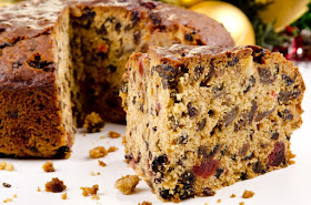 Christmas Cake - I make at least six each year just for Christmas Debt Free Cashed Up and Laughing Click through for the best deals on ingredients