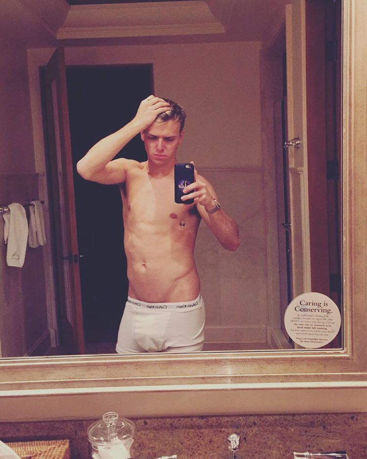 The Stars Come Out To Play: Joey Sabo - Shirtless Twitter Pics