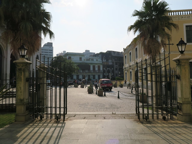 Macau;  picture of building gate