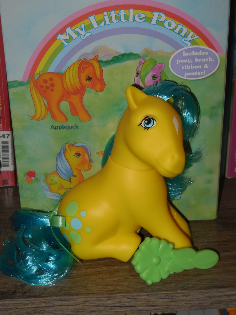 Veni Vidi Dolli REVIEW My Little Pony Classic Bubbles and Bow Tie
