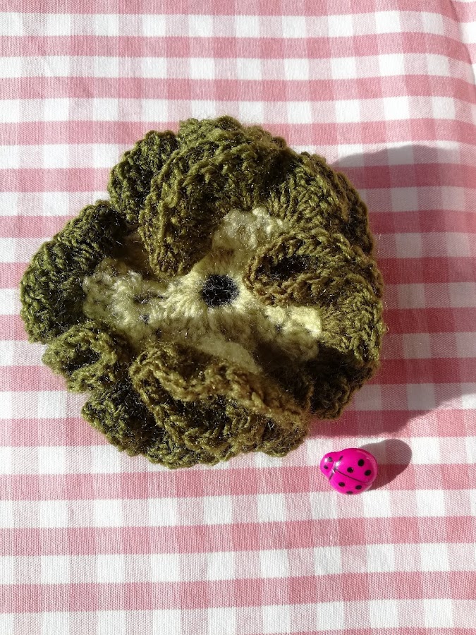 Tutorial flor modelo Dhyva en tardesconalma.blogspot.com encontrarás recetas, diy y mucho más.