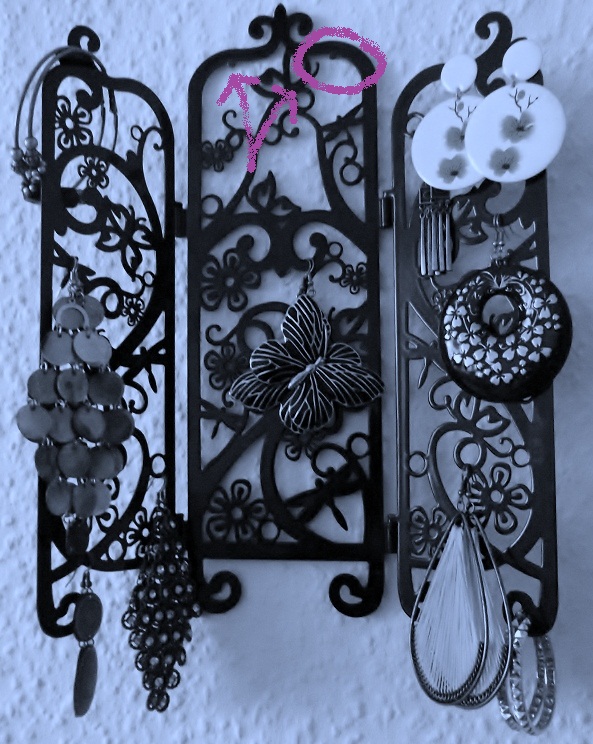 bricolage: Schmuckständer gehören an die Wand!