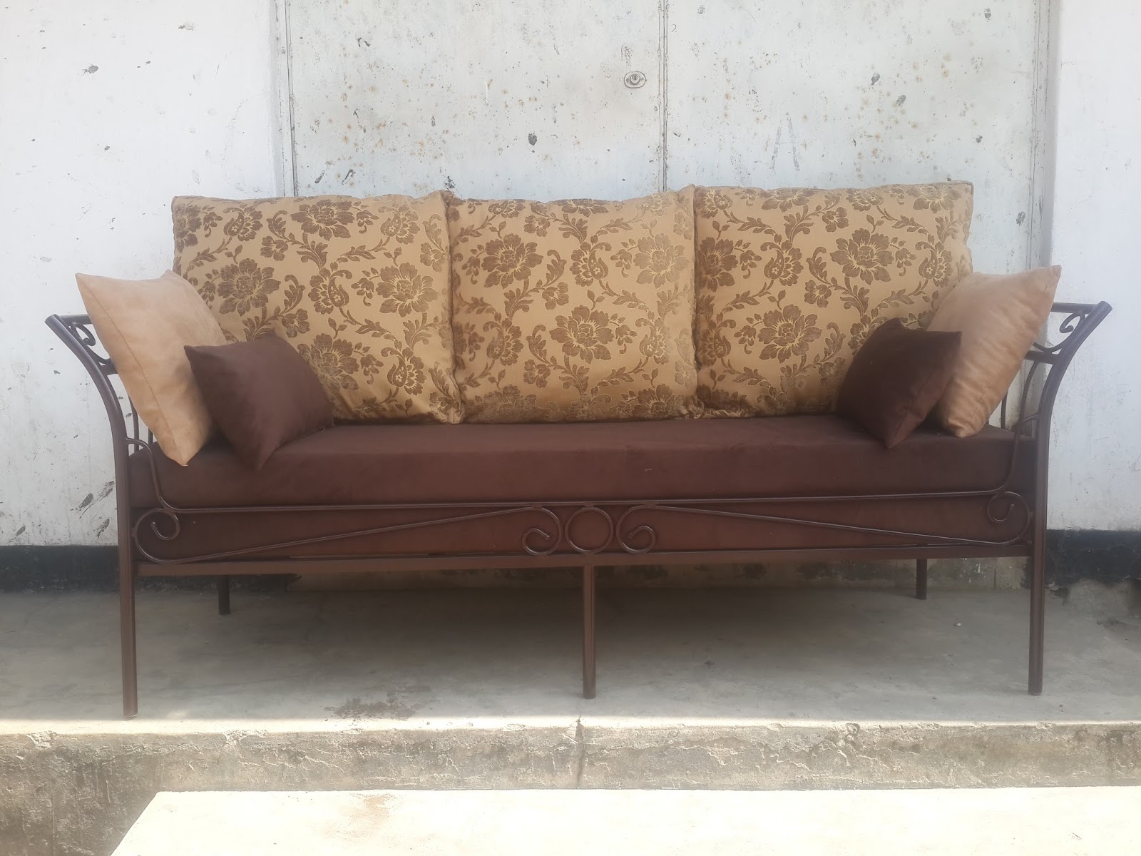 KWA MAHITAJI YA FURNITURES ZA CHUMA WASILIANA NASI....0713920565 ..MIKOANI TUNATUMA PIA All