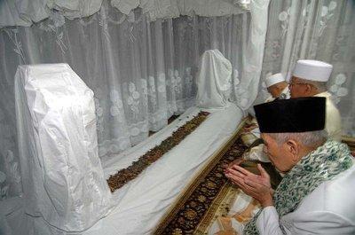 Doa yang Dianjurkan Rasulullah SAW Saat Ziarah Kubur