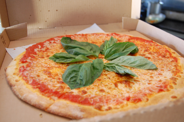 ROSTI TUSCAN KITCHEN Traditional Margherita Pizza