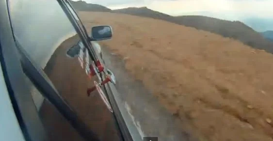 Απίστευτο Βίντεο: Σοκαριστική βουτιά αυτοκινήτου στο γκρεμό!