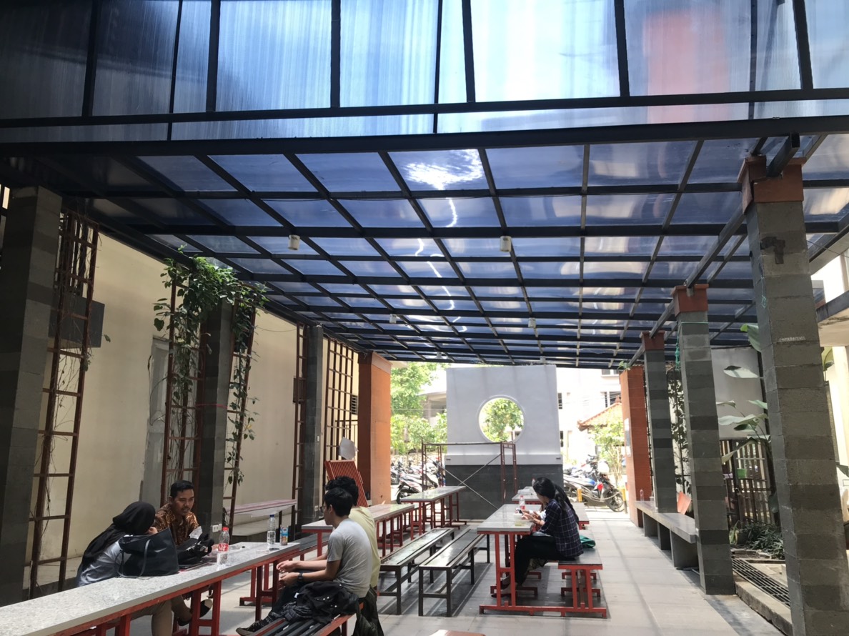 Renovasi Gazebo Belakang: Wajah Baru Si Jingga – Himanika UB