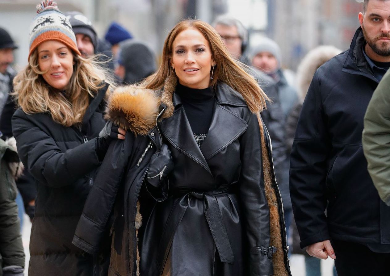 Leather Celebrities & Leather Ladies: Jennifer Lopez in Leather Coat