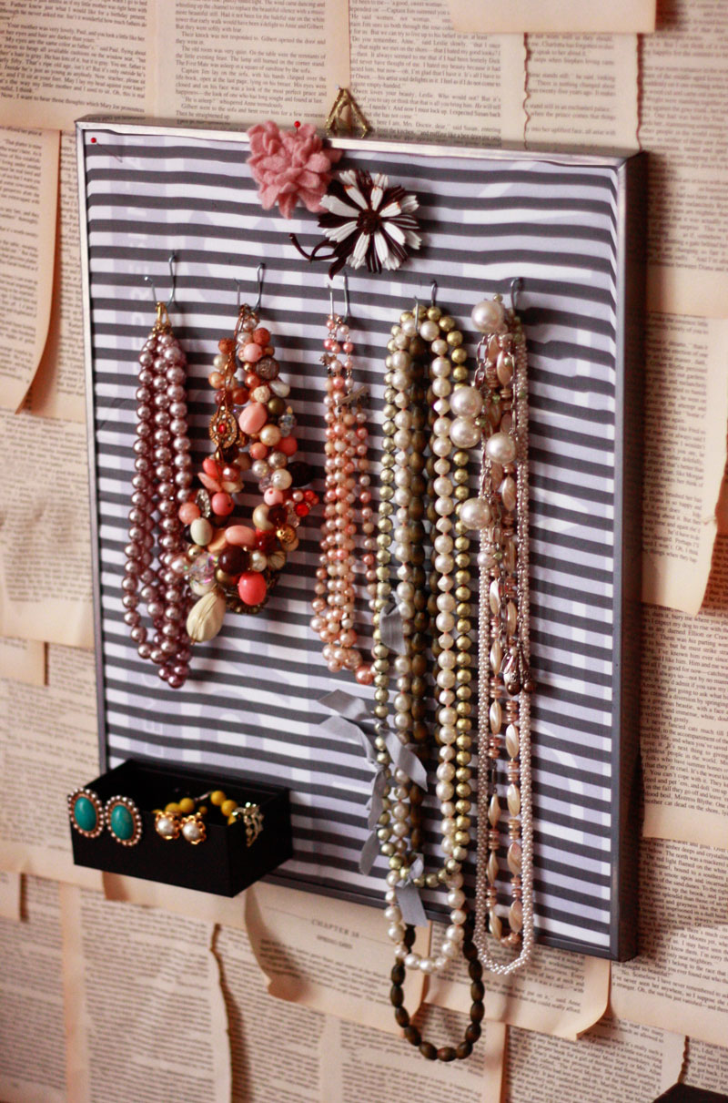 Upcycling Plastic Signs, Project Three: Jewelry Organizer - Aunt Peaches