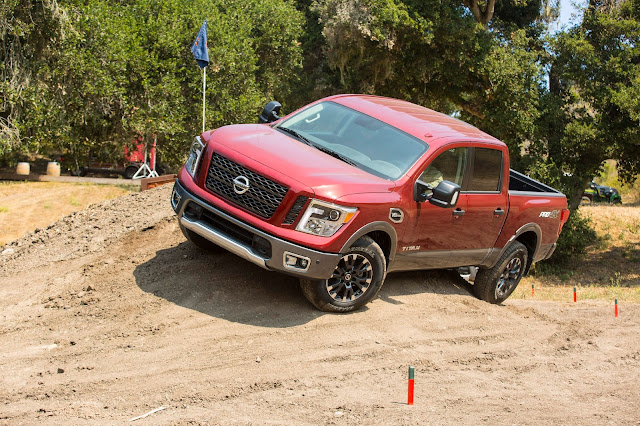 2017 Nissan Titan 5.6-Liter Endurance V8 PRO-4X 4WD CC front 3/4 view Front 3/4 view of 2017 Nissan Titan 5.6-Liter Endurance V8 PRO-4X 4WD CC