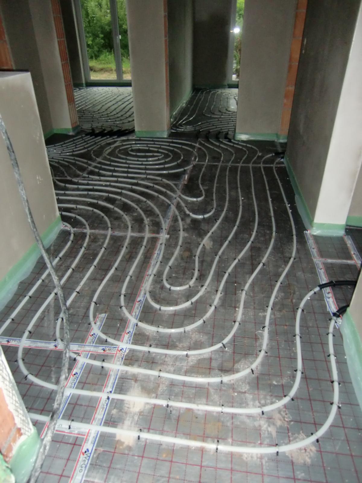 Neues vom Bau: Garage, Putz und Fussbodenheizung