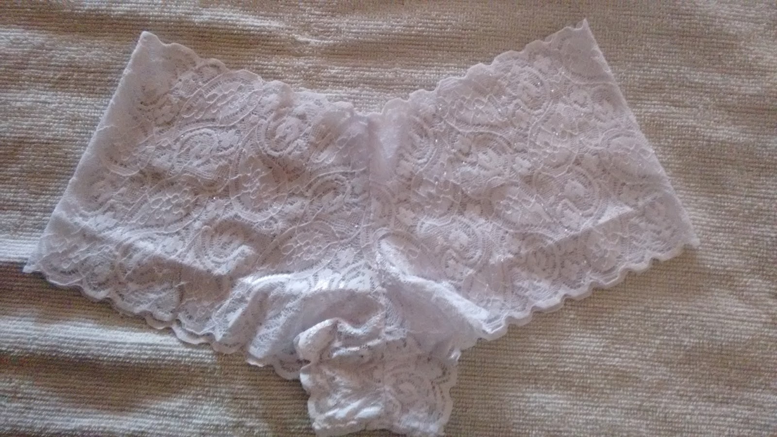 LOVELY GIRL LENCERIA: GRAN VARIEDAD DE CACHETEROS EN ENCAJE