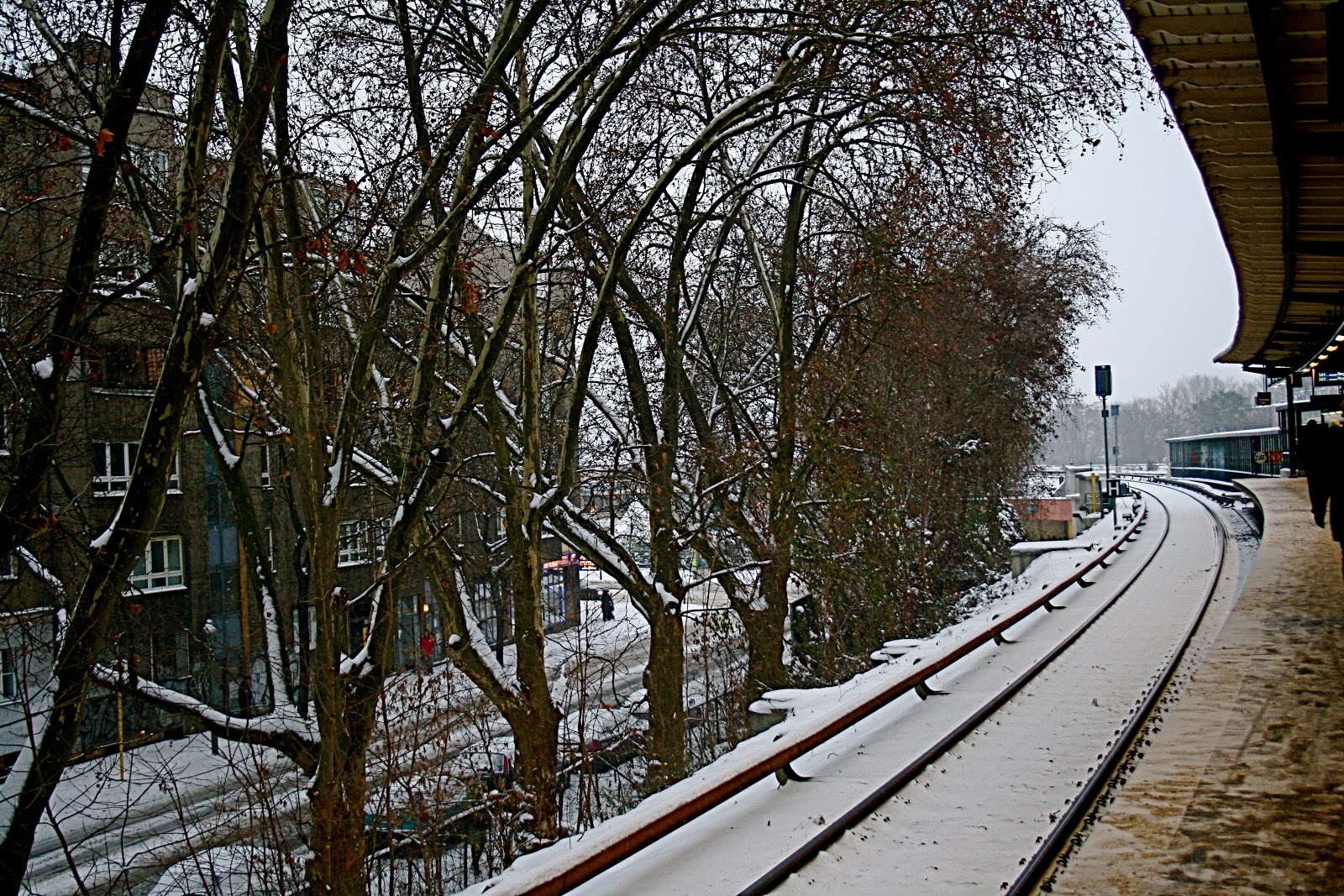 Berlin sous la neige devient une autre ville Rainbow Berlin