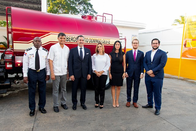 Fundación Tropigas dona estación y camión al Cuerpo de Bomberos de Santo Domingo Oeste
