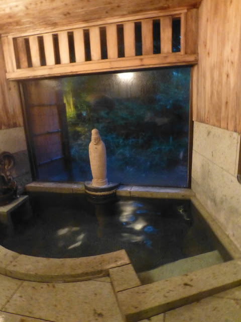 Baignade dans un Onsen au Japon