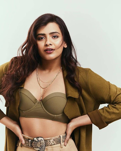 Hebah Patel Hot Photos Sexy Bikini Images Gallery HQ Pics