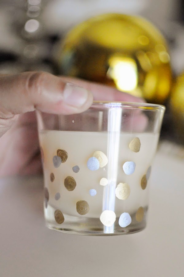 Create an upscale DIY metallic polka dot (with crystals) Glade candle. Check out more DIY gift ideas at www.monicawantsit.com