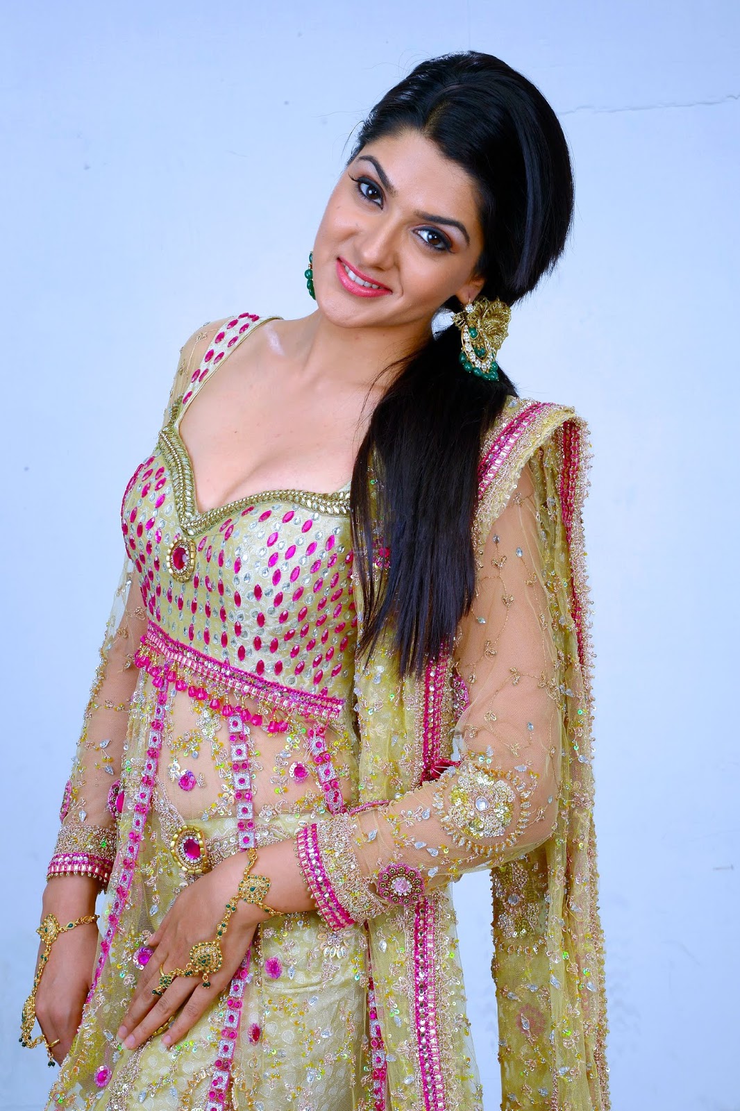 Beauty Galore HD : Sakshi Chaudhary Immensely Beautiful Photos