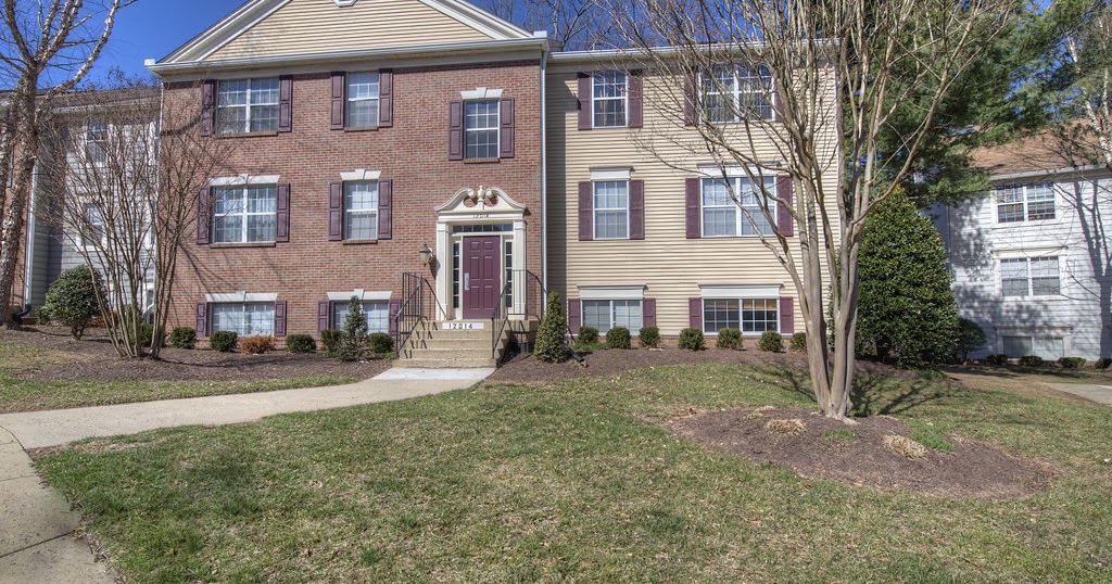 Penderbrook 12014 Golf Ridge Ct 301 Fairfax, VA 22033 Just Listed! By