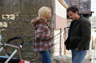 Casey Affleck and Michelle Williams in Manchester by the Sea (3)