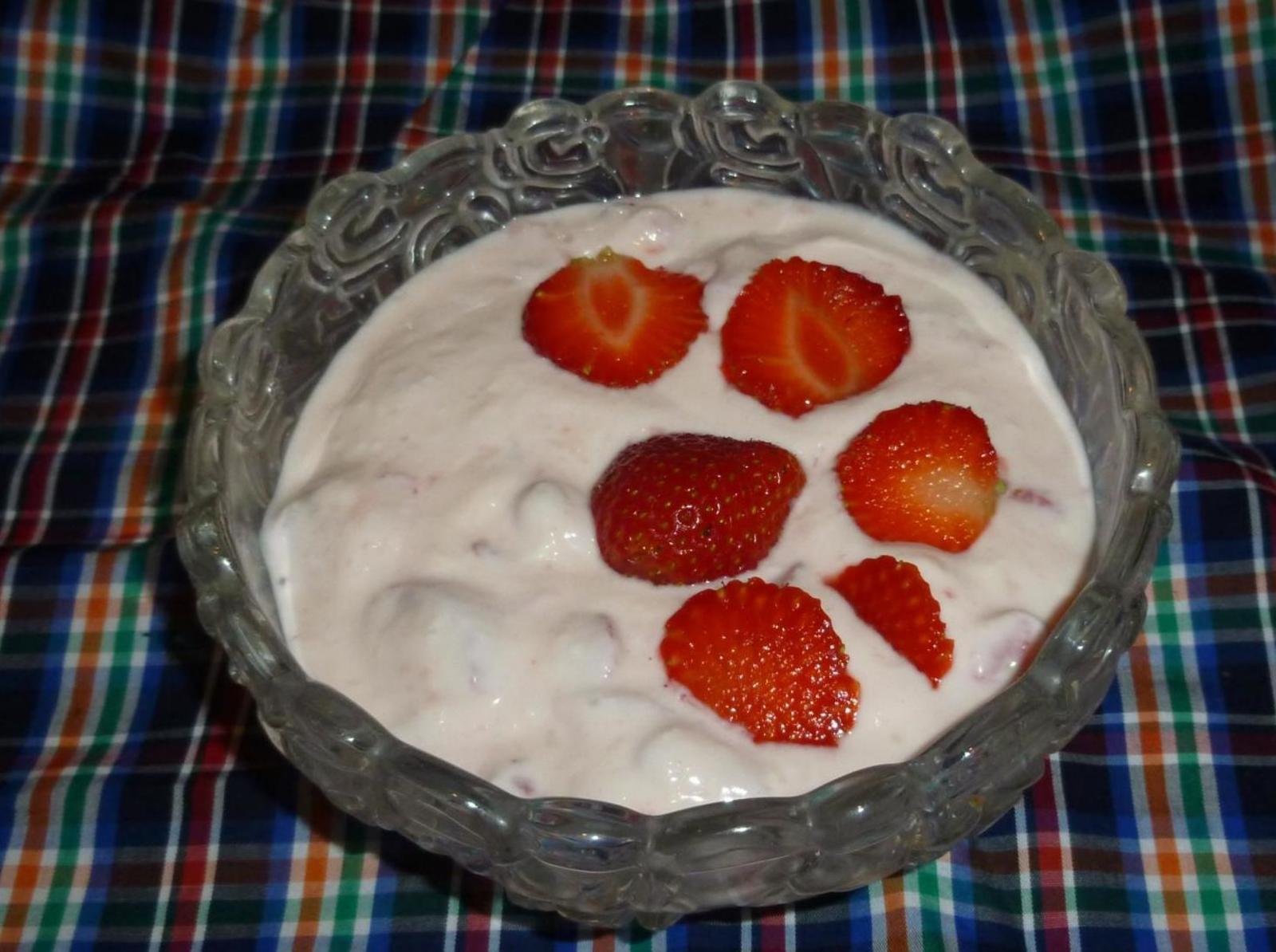 Rezeptschachtel : Erdbeer-Dessert mit weißer Schokolade