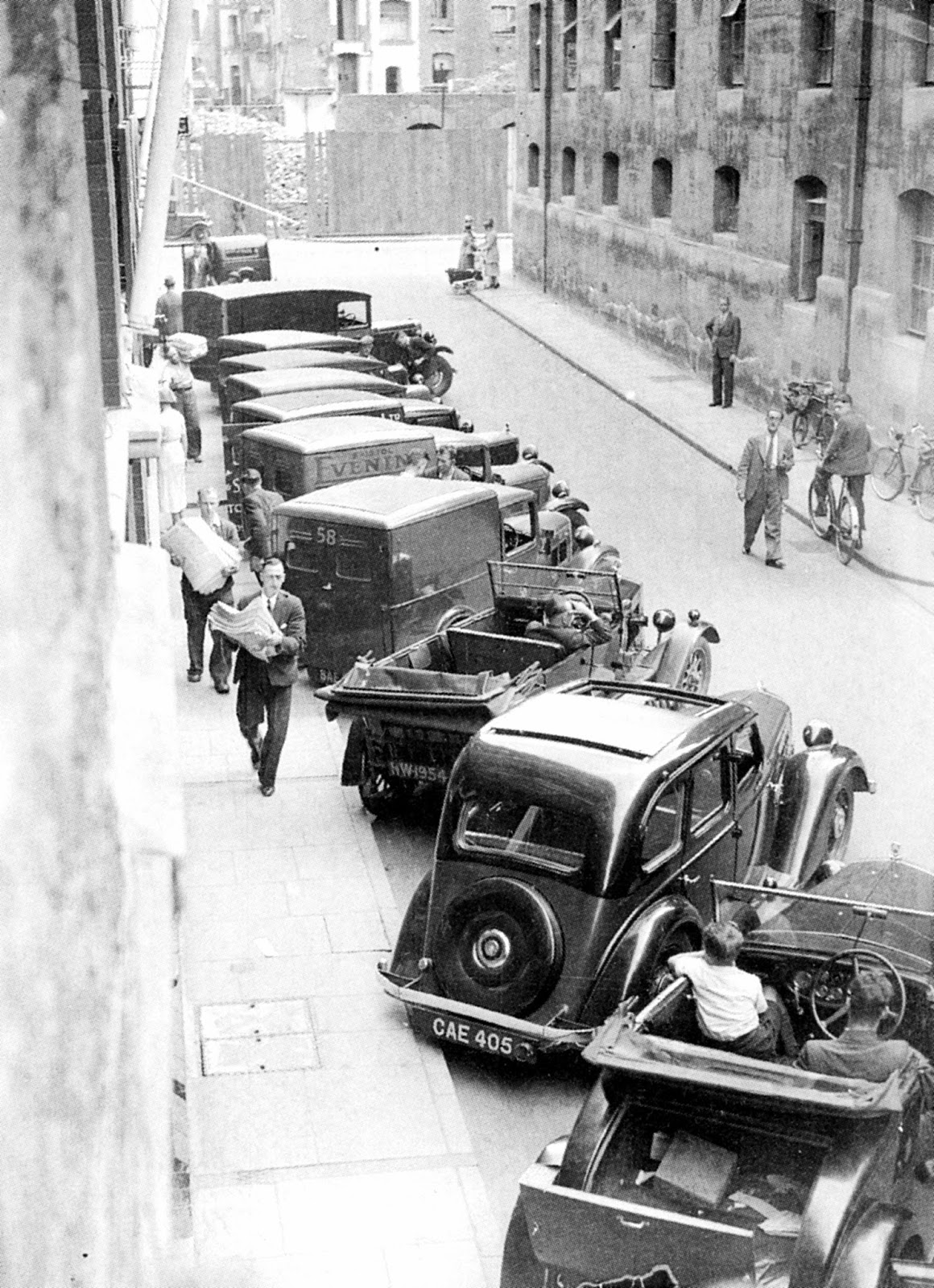 Delivery men rush to get papers on the streets of Bristol former