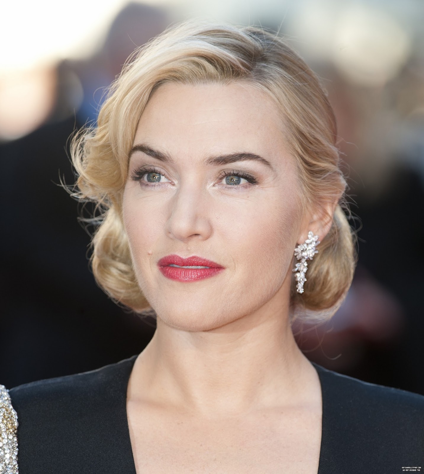 Titanic 3D World Premiere " Kate Winslet Looking Gorgeous In Black Gow...