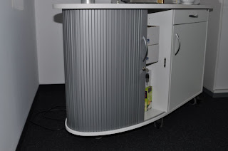 Colour up your office !: Mobiler Kaffeeschrank für die Party im Büro