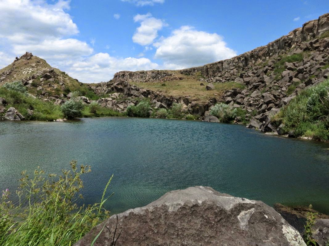 Горное озеро в Армении