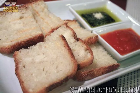 complimentary foccacia bread tomato olive dips