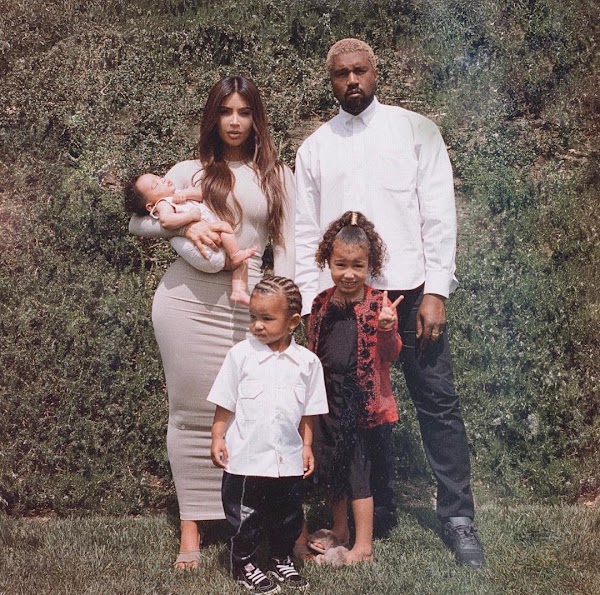 Kim Kardashian revoluciona las redes con una foto familiar