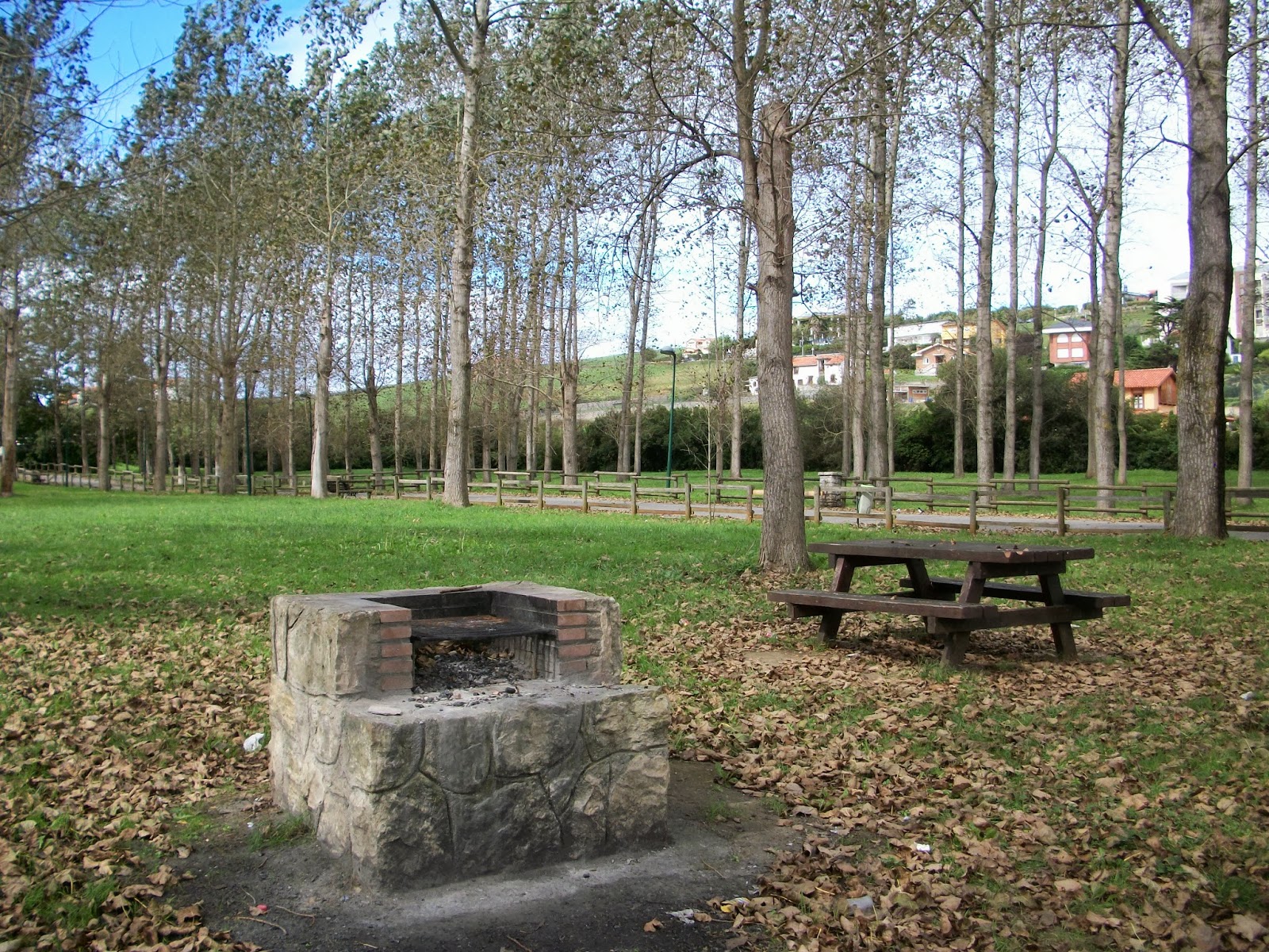 Foto de PARQUE DEL ESPADAÑAL en Miengo, Cantabria
